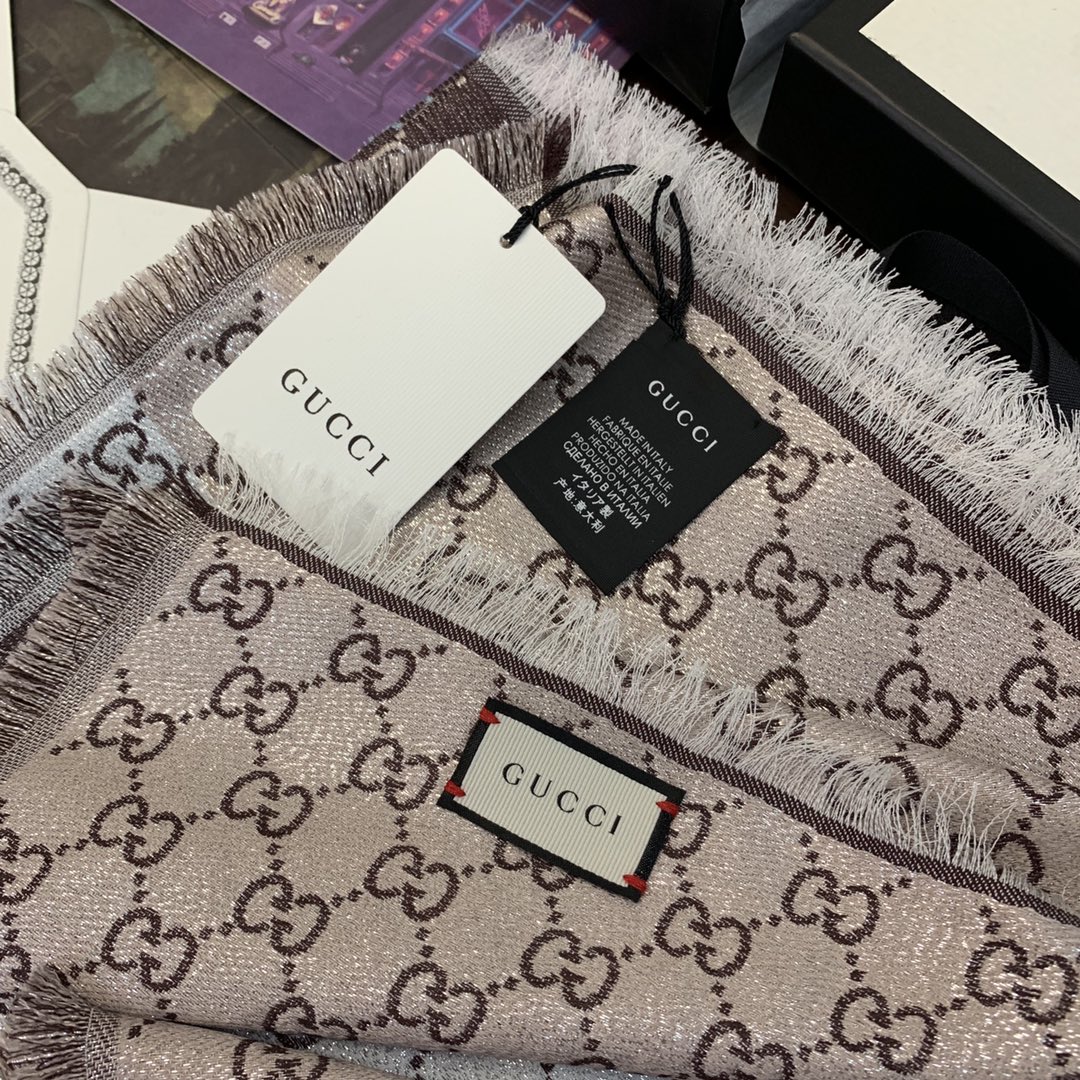 GUCCI古驰GG标识女士围巾558274