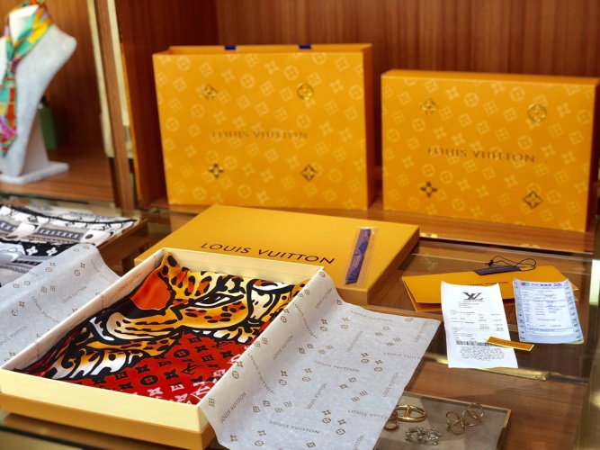Louis Vuitton Leopard Print Silk Shawl 110cm - Designer Scarf 1 Louis Vuitton Leopard Print Silk Shawl 110cm - Designer Scarf