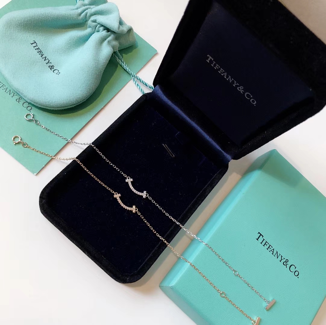 NO:574363,Tiffany Tiffany classic mini mini smiley face bracelet roll up Seiko version top original quality high-end customized 925 sterling silver made enlarge to see details, welcome to compare goods not allergic and non-fading super exquisite platinum rose gold two colors available, Tiffany bracelet, tiffany, bracelet, pure silver19860909Tiffany 蒂芙尼 经典mini 迷你笑脸 手链 撸起来 精工版 顶级原版品质 高端定制925纯银 打造 放大看细节,欢迎比货 不过敏不褪色 超精致 铂金 玫瑰金 两色可选,蒂芙尼手链,tiffany,bracelet,pure silver,Jewelry
