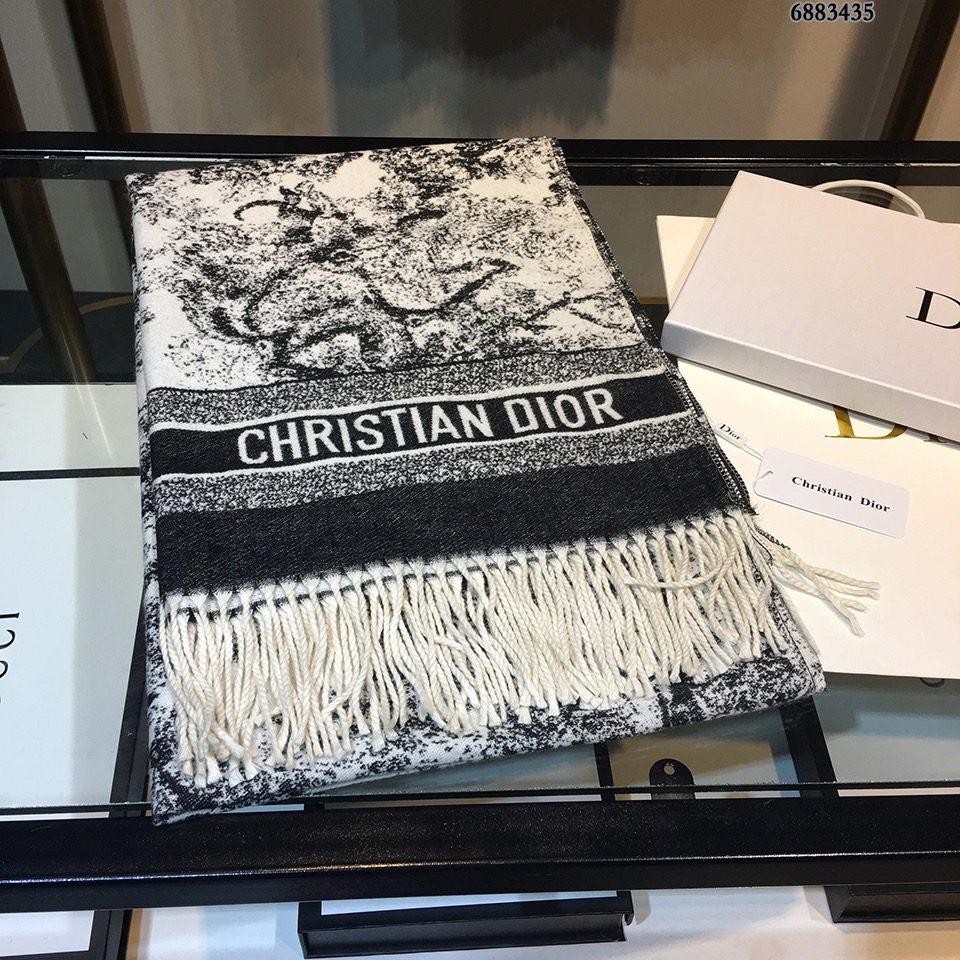 Dior動物印花披肩・多用途デザイン