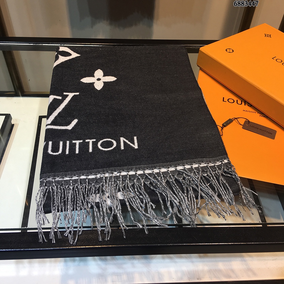 NO:163023,The King of Shawls will always make you happy to be able to sleep with the King of Classics!  The best cashmere shawl in the world, a unique surprise!  Exclusive private goods channel!  I bought a classic series that I don’t regret!  The kind that can be used for a lifetime... Double-sided design can be approved or surrounded!  Cashmere jacquard feels extremely glutinous, like a baby's skin!  57*180cm, ordinary scarf, louis vuitton,shawls19860909批披肩之王驾到我的LV总会让你欣喜到睡不着觉万年经典王！全世界最好的山羊绒披肩,独一份惊喜！独家私货渠道！买了不后悔的经典系列！可以用一辈子的那种… 双面设计可批可围！山羊绒提花手感糯到极致,像婴儿的肌肤一样！57*180cm,普通围巾,louis vuitton,shawls,scarf