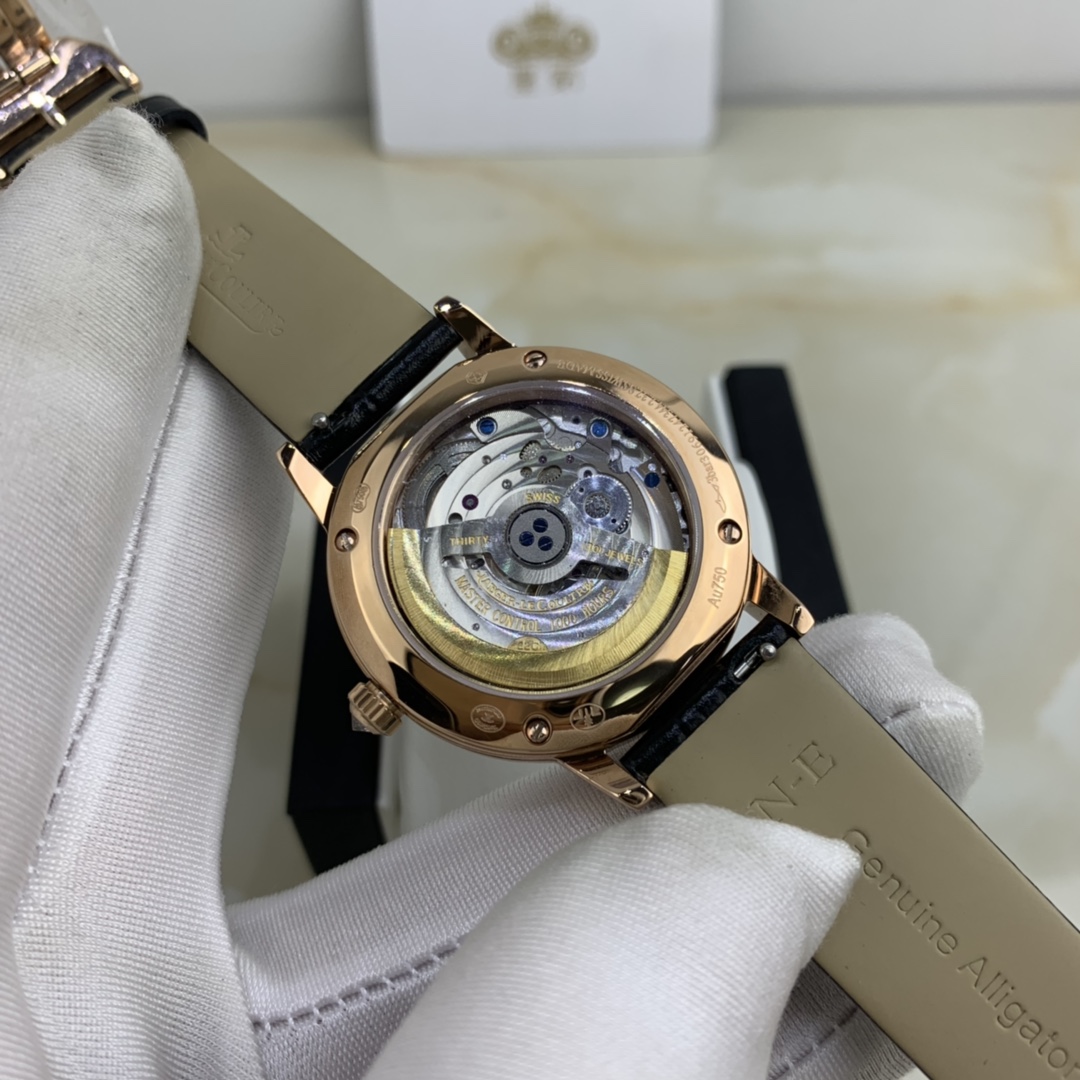 Cartier 皇家 积家约会系列贝壳表盘镶钻女款腕表