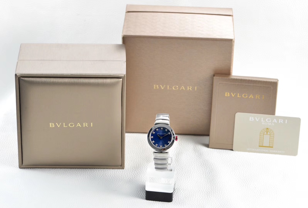 Bvlgari 宝格丽LVCEA系列腕表被赋予“光的化身” 腕表33MM表径适合大部分女性的手腕佩戴 蓝宝石水晶镜面 设计灵感源自极光之美