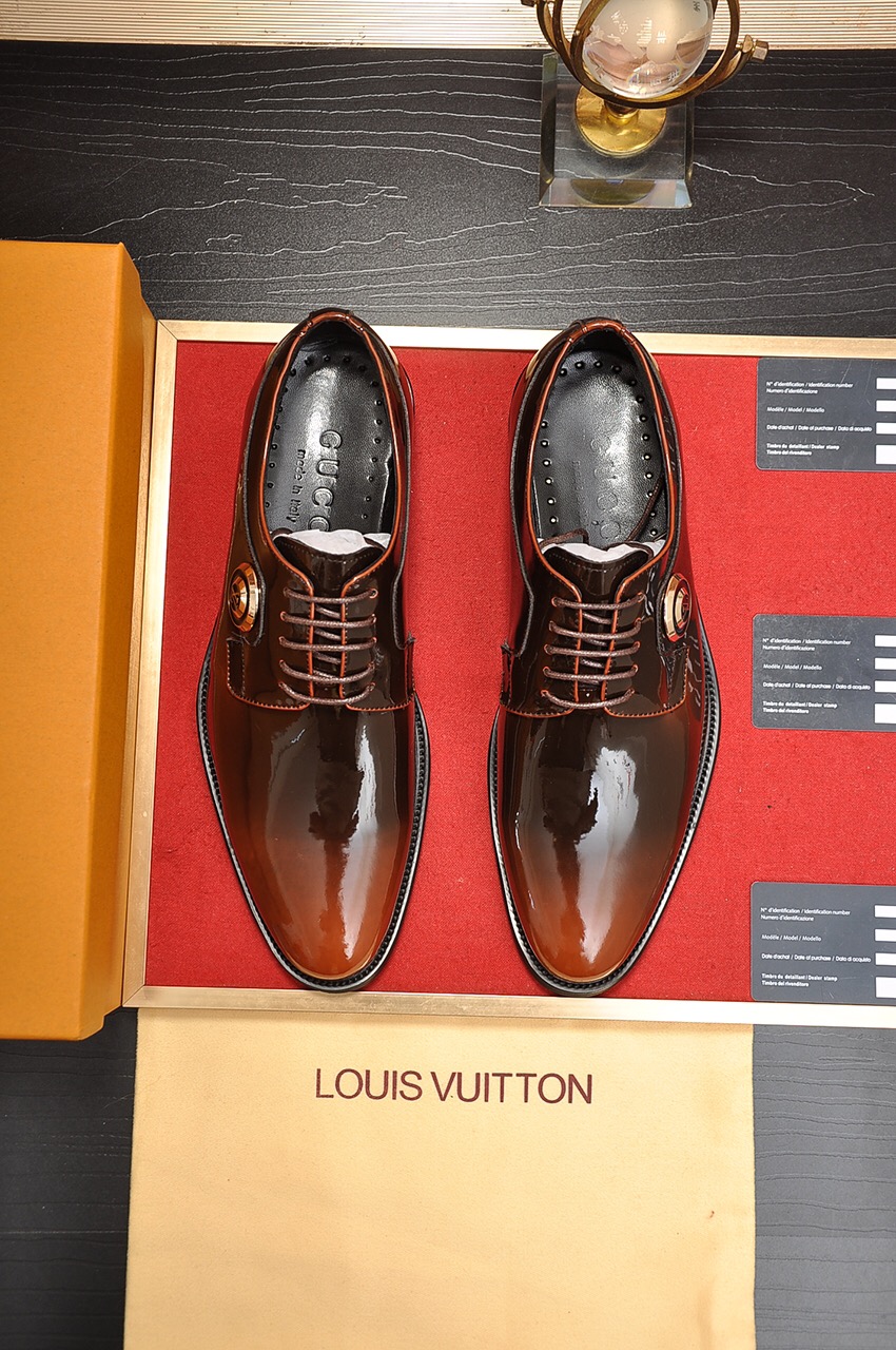 NO:279384,【LV】 (full high-end Yang Neili) LV latest genuine leather business suit shoes are on the market simultaneously, imported from Italy, made of first layer cowhide one to one, 1:1 rubber sole on the official website. It is versatile, high-end and classy, ​​and the color combination is extraordinary. This four-season model is charming when worn on the feet. Standard code 38-45 (customized for 45), louis vuitton, business suit, cowhide19860909【LV】（全高端羊内里）LV最新真皮商务西装鞋官网同步上市,意大利进口 头层牛皮一比一重金打造,官网1:1橡胶大底.穿着百搭,高档不失档次,彩色搭配气度不凡.此款四季款,穿在脚上魅力四射尽显大牌气质.标准码38-45（45定做）,,louis vuitton,business suit,cowhide,Men's shoes