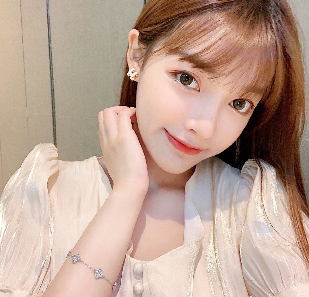 NO:631069,mini four-leaf clover full diamond series, so delicate, clear and girlish, Cartier high-end jewelry19860909mini四叶草满钻系列,太秀气了,清透的少女感,,卡迪亚高端饰品,Jewelry