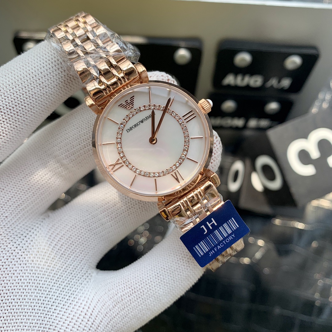 Reloj para mujer Armani Armani con correa de acero en oro champán, este reloj ha sido muy popular recientemente y es am…