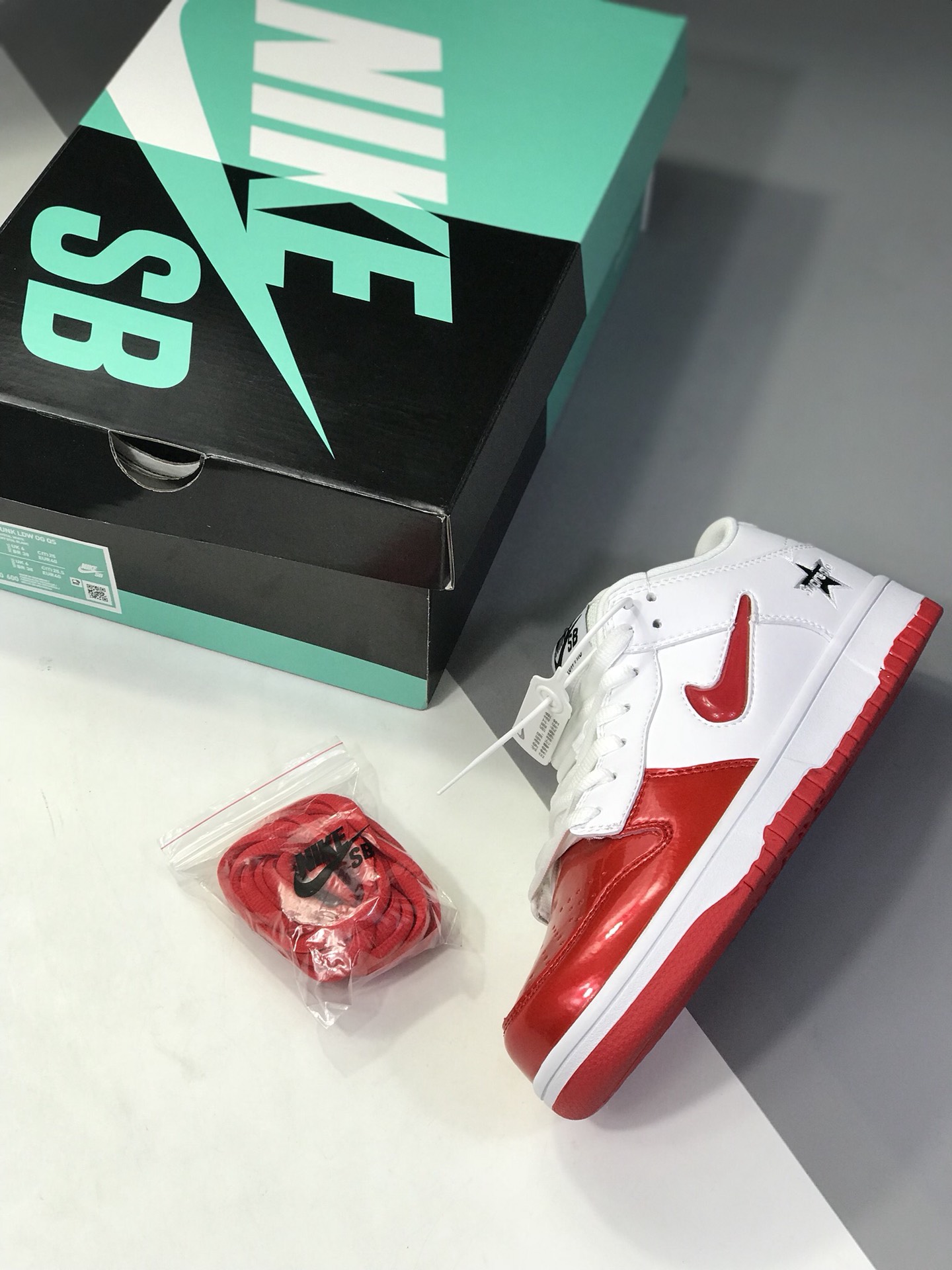 ️ offers benefits pure original Supreme x Nike SB Dunk Low “Metallic ...