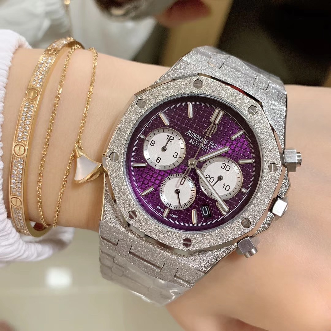 Audemars Piguet 皇家橡树新系列霜金腕表Carolina Bucci限量版 所谓“霜金” 一般指在白金或红金上