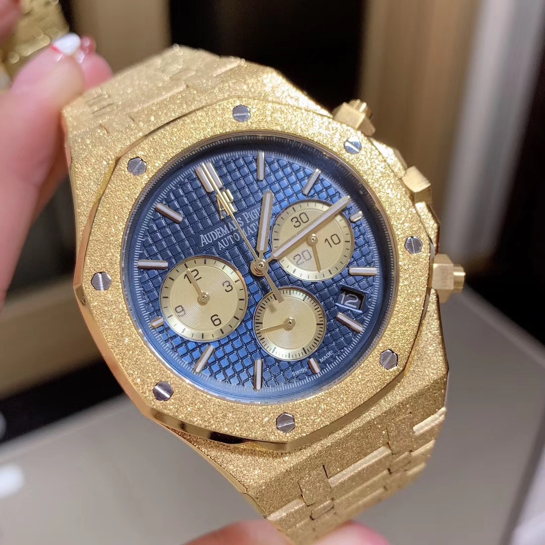 Audemars Piguet 皇家橡树新系列霜金腕表Carolina Bucci限量版 所谓“霜金” 一般指在白金或红金上