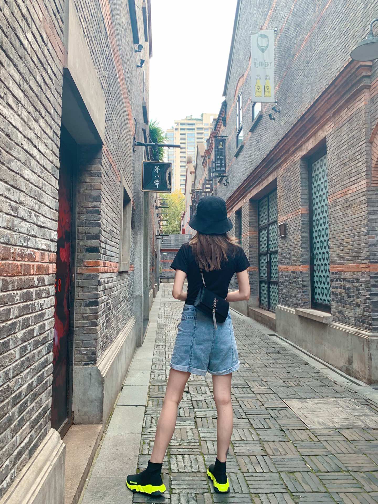 YSL 𝐊𝐚𝐭𝐞 20𝐜𝐦 鱼子酱流苏链条包 474366黑色/银扣