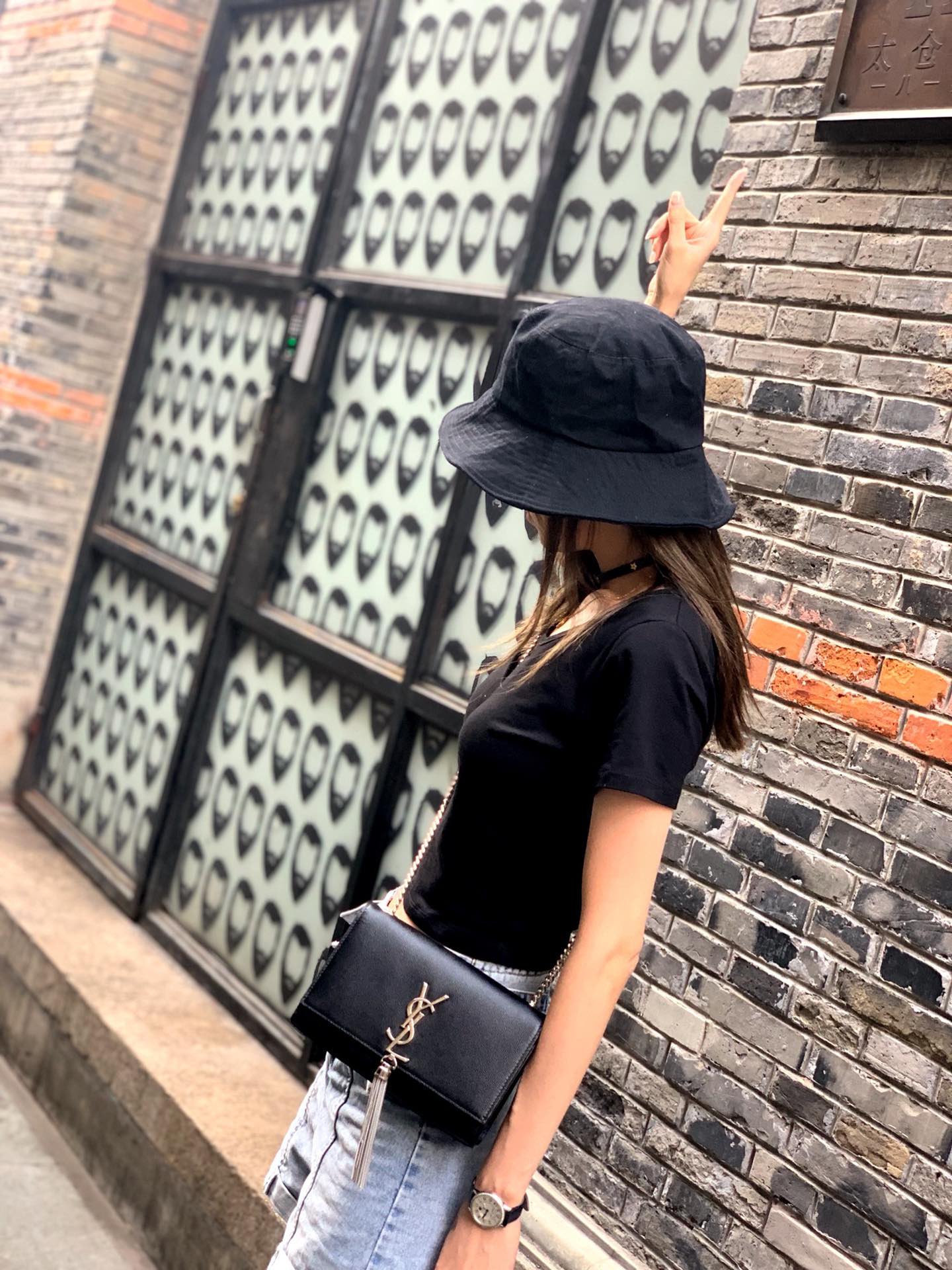 YSL 𝐊𝐚𝐭𝐞 20𝐜𝐦 鱼子酱流苏链条包 474366黑色/银扣