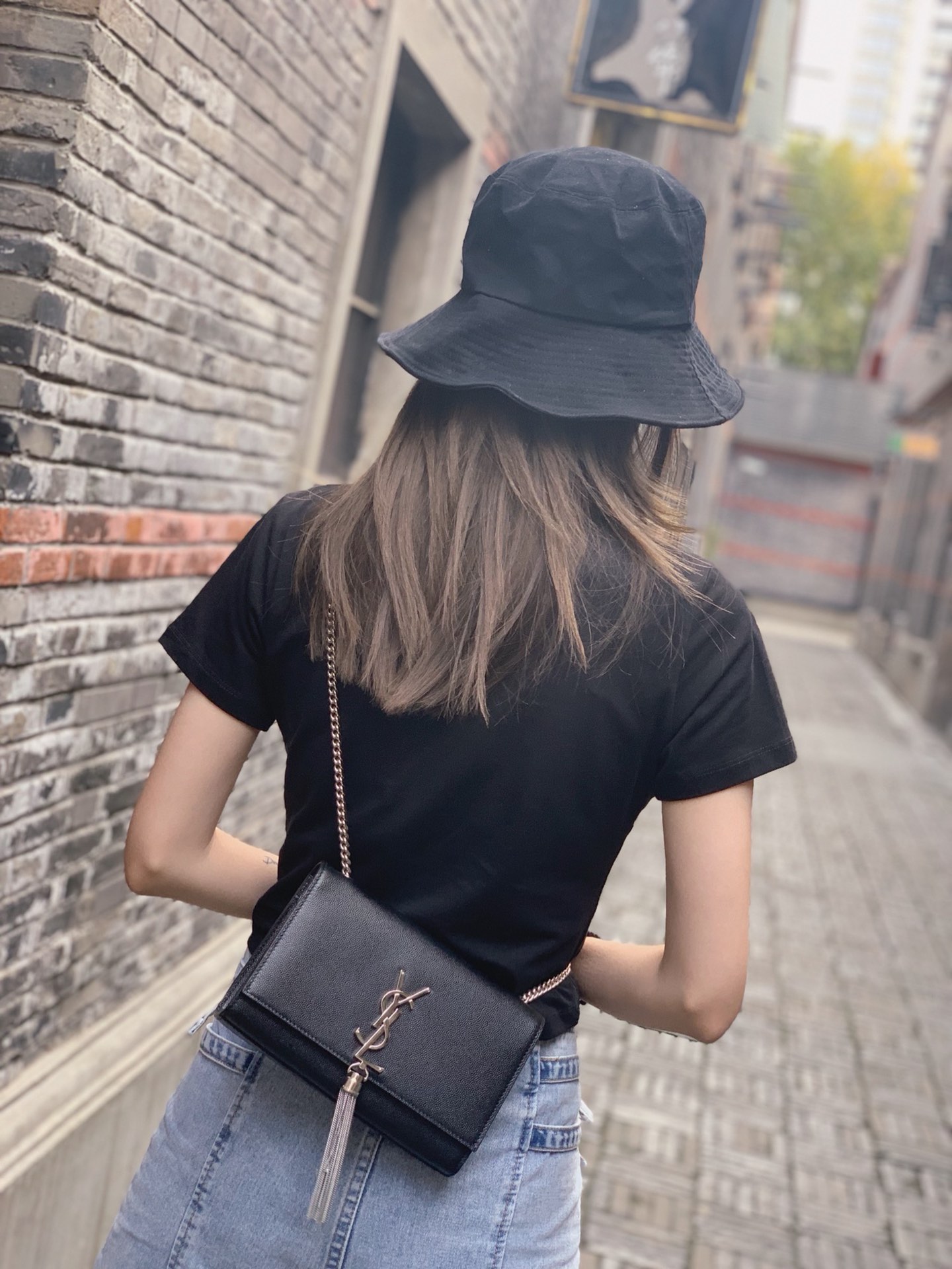 YSL 𝐊𝐚𝐭𝐞 20𝐜𝐦 鱼子酱流苏链条包 474366黑色/银扣