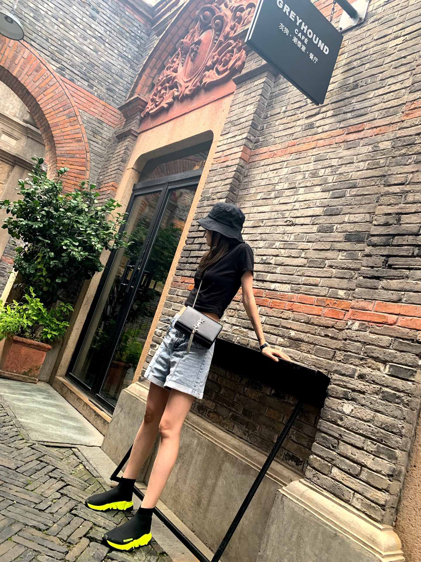 YSL 𝐊𝐚𝐭𝐞 20𝐜𝐦 鱼子酱流苏链条包 474366黑色/银扣