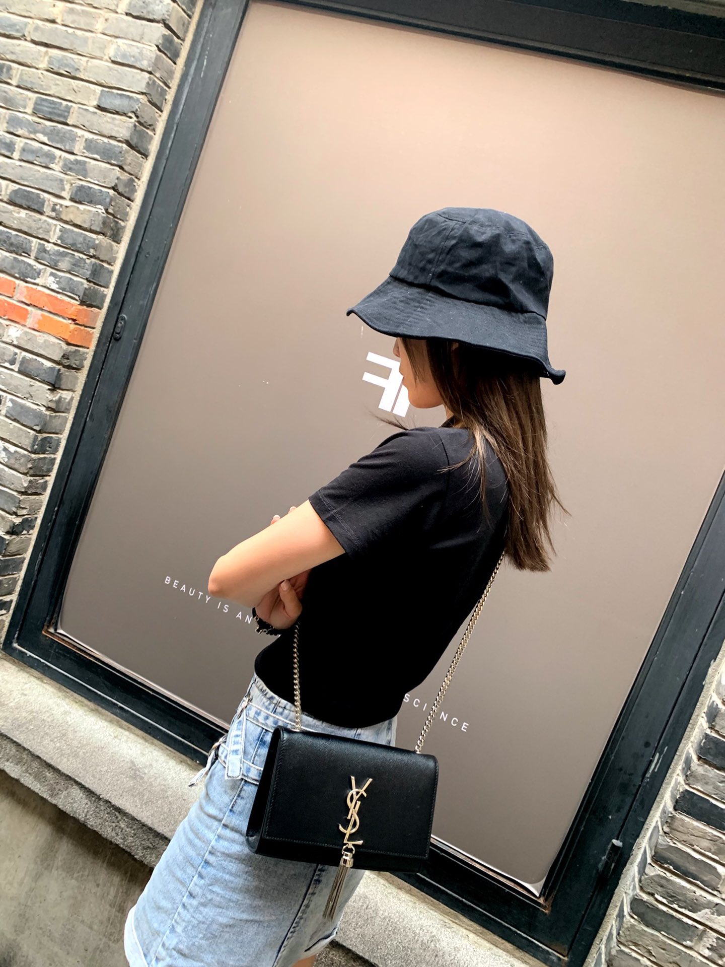 YSL 𝐊𝐚𝐭𝐞 20𝐜𝐦 鱼子酱流苏链条包 474366黑色/银扣
