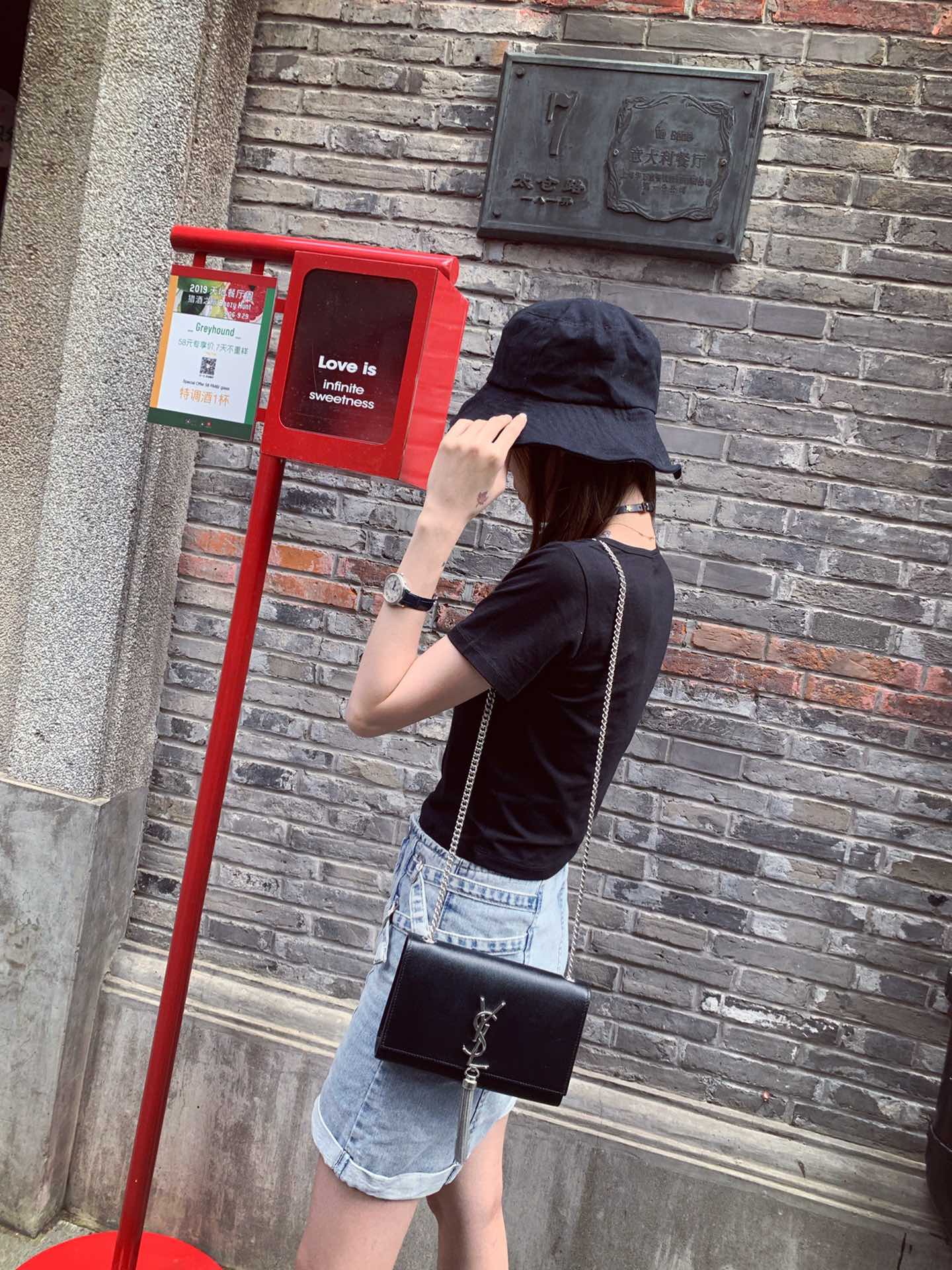 YSL 𝐊𝐚𝐭𝐞 20𝐜𝐦 鱼子酱流苏链条包 474366黑色/银扣