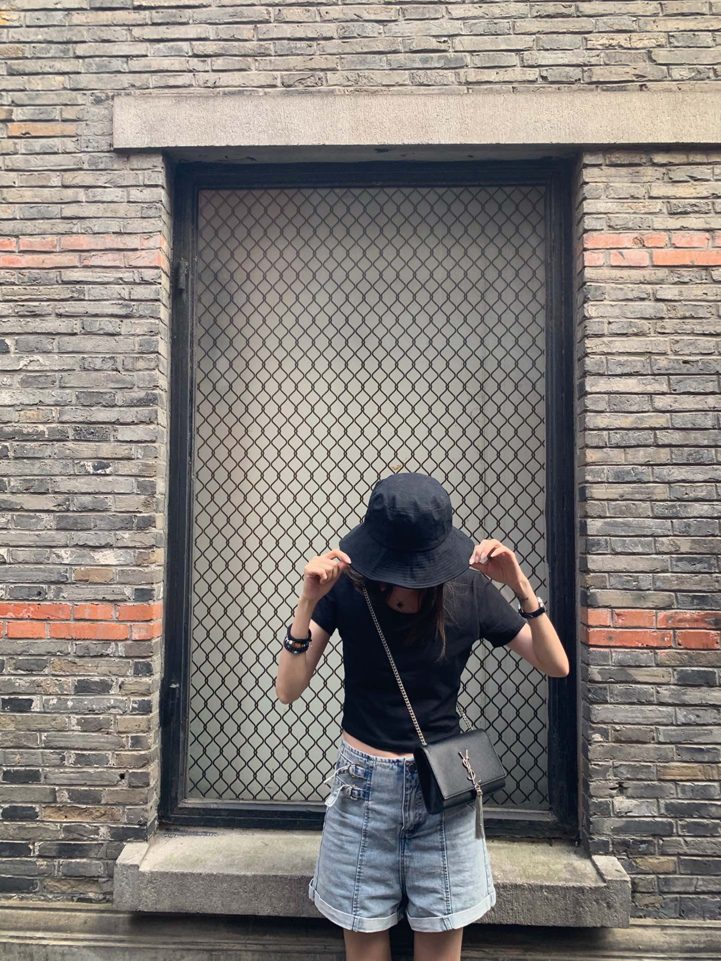 YSL 𝐊𝐚𝐭𝐞 20𝐜𝐦 鱼子酱流苏链条包 474366黑色/银扣