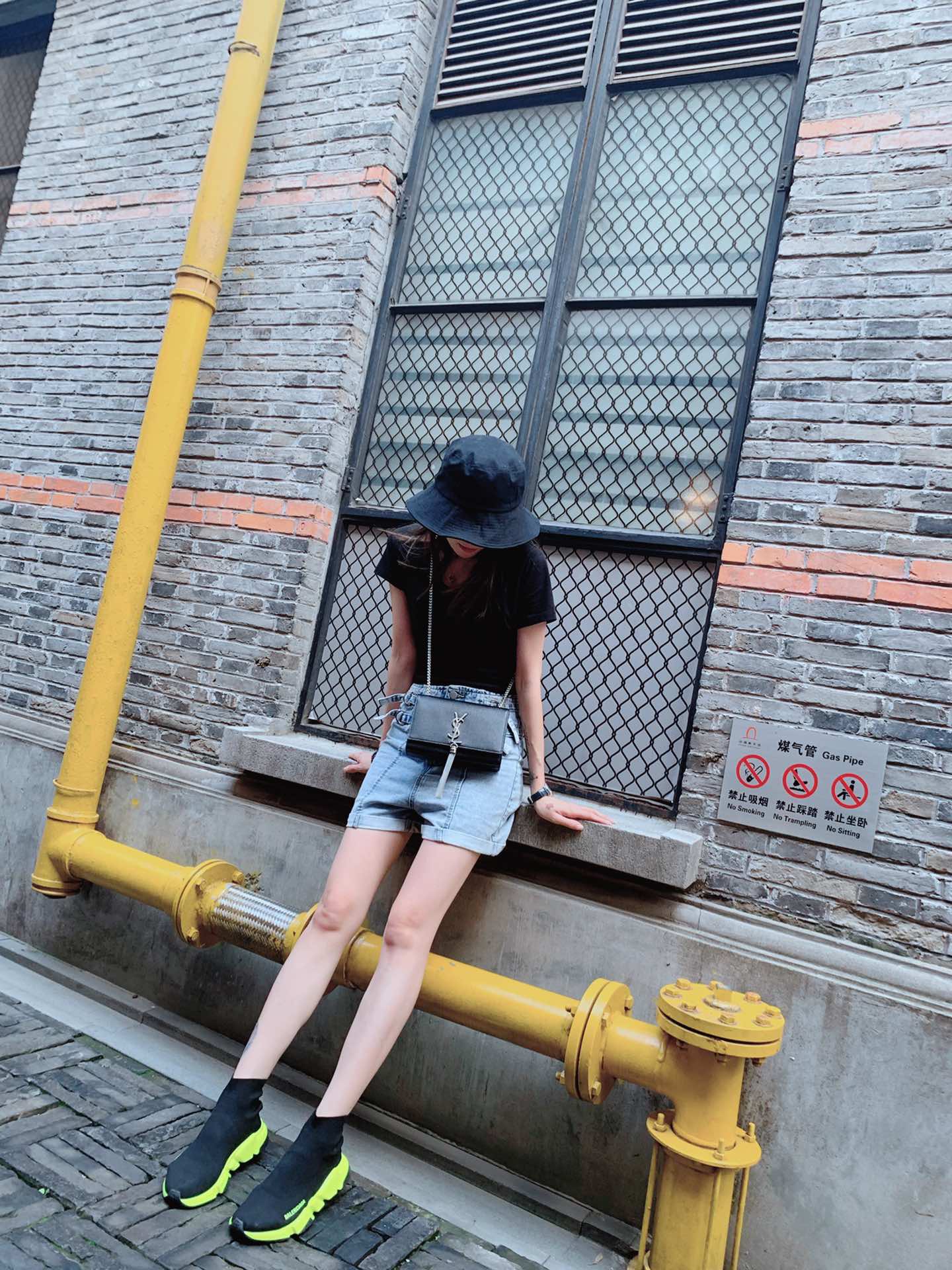 YSL 𝐊𝐚𝐭𝐞 20𝐜𝐦 鱼子酱流苏链条包 474366黑色/银扣