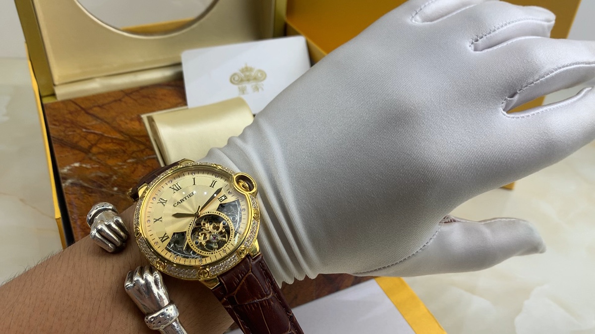 Cartier 皇家 卡地亚蓝气球男款飞轮镶钻腕表视频欣赏