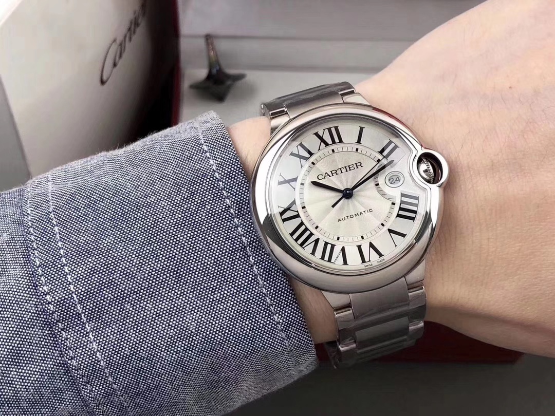 Cartier 蓝气球一系列，钢带，皮带，镶钻，玫瑰金，黄金，银色都有，尺寸有42mm，36mm，33mm，28mm