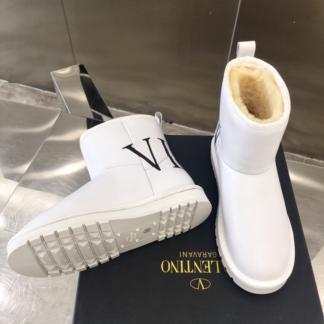 Valentino系列雪地靴在各种社