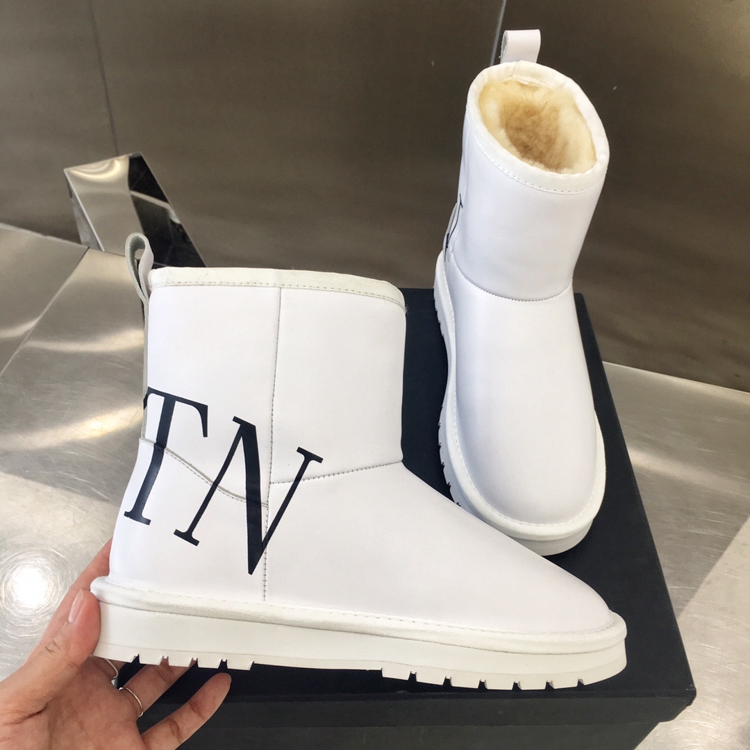 Valentino系列雪地靴在各种社