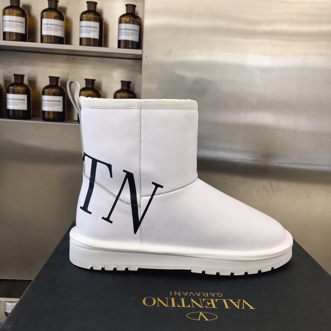 Valentino系列雪地靴在各种社