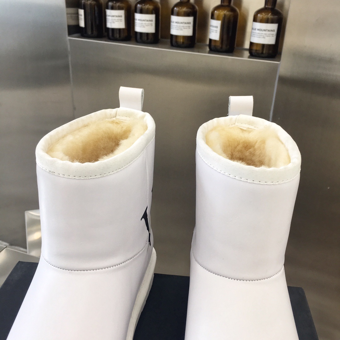 Valentino系列雪地靴在各种社