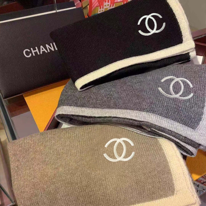 Chanel主打的羊绒围巾非常难得!
