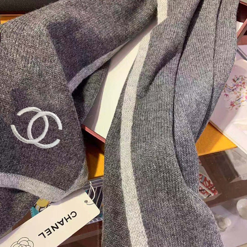 Chanel主打的羊绒围巾非常难得!