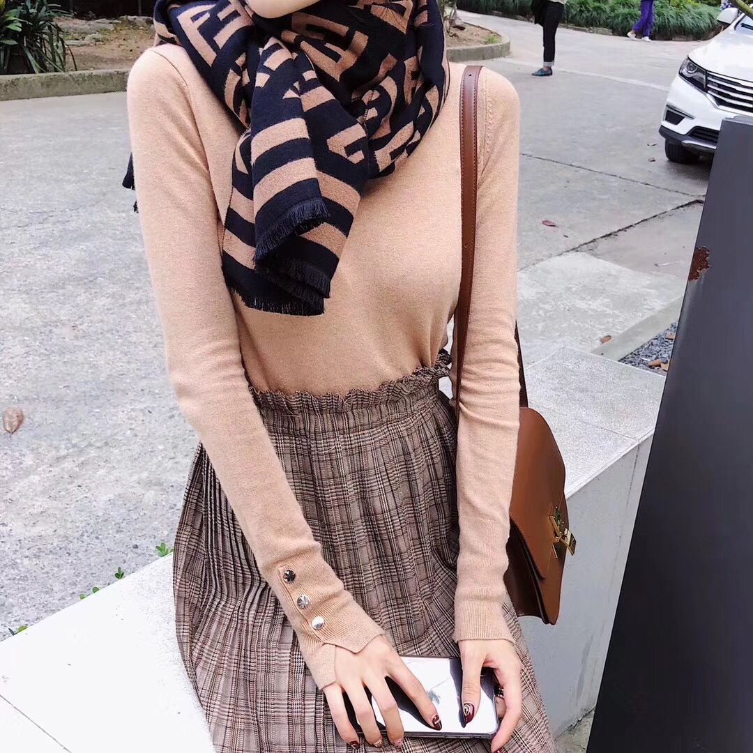 NO:163009,I like this scarf at first glance, I must buy it if I buy it even if I buy it. What's more, this Dongdaemun model is the same as the one with a bargain price and a high cost performance. You can buy it at will. Ordinary scarf19860909批 这款围巾一眼就很喜欢一定是剁手都要买的款更何况这款东大门同款,白菜价,性价比高,随意就能入手感受,普通围巾,scarf