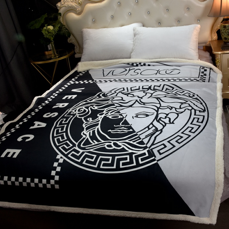 Bonded Sherpa Velvet Throw Blanket – Black & White - Comprehensive 2