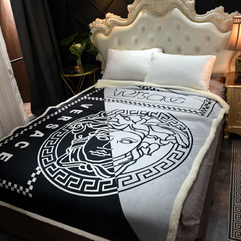 Bonded Sherpa Velvet Throw Blanket – Black & White - Comprehensive 3