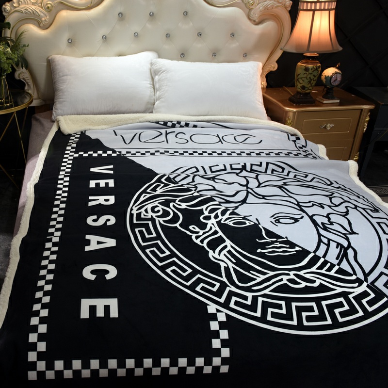 Bonded Sherpa Velvet Throw Blanket – Black & White - Comprehensive 4