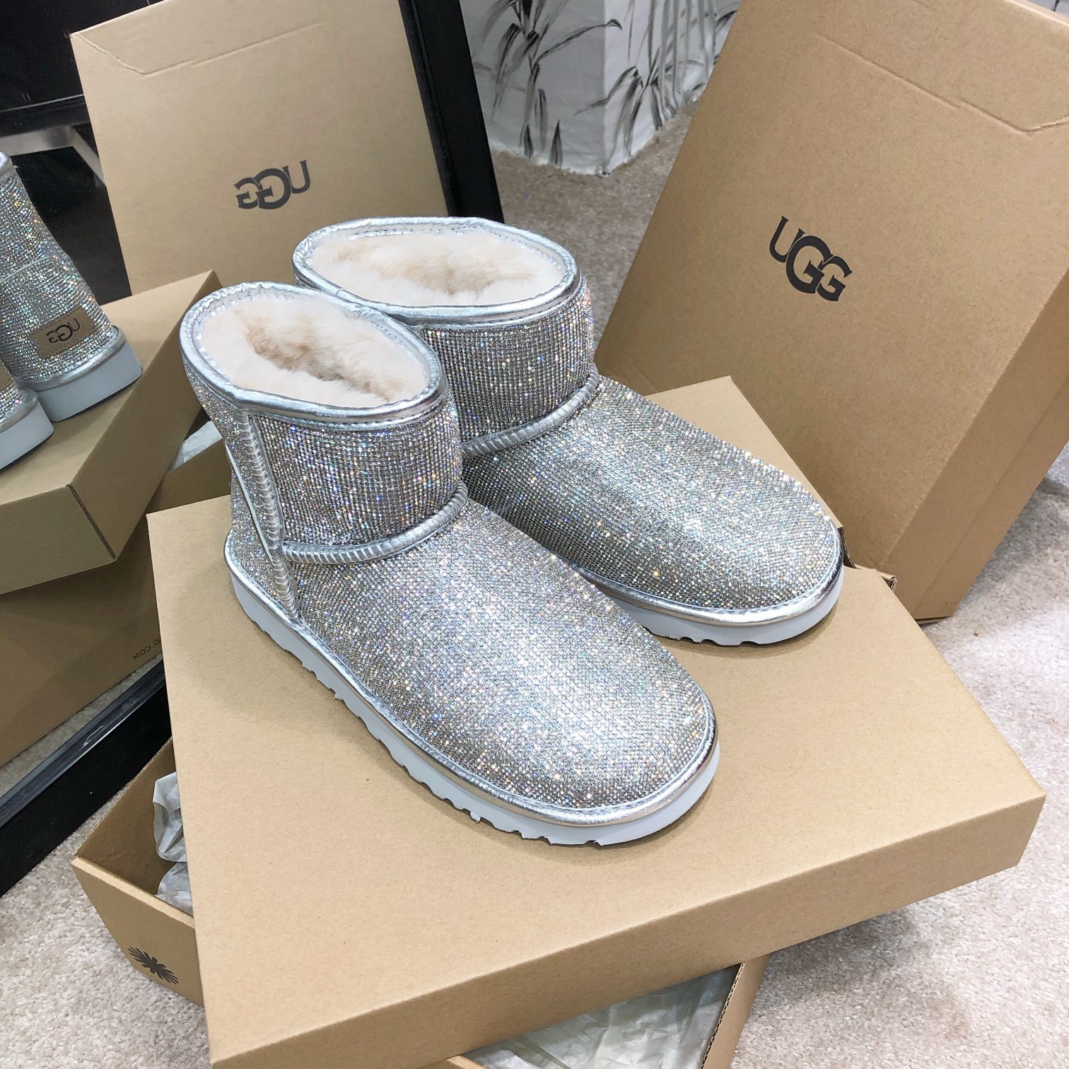 UGG满钻系列全新工艺低筒代购级施华