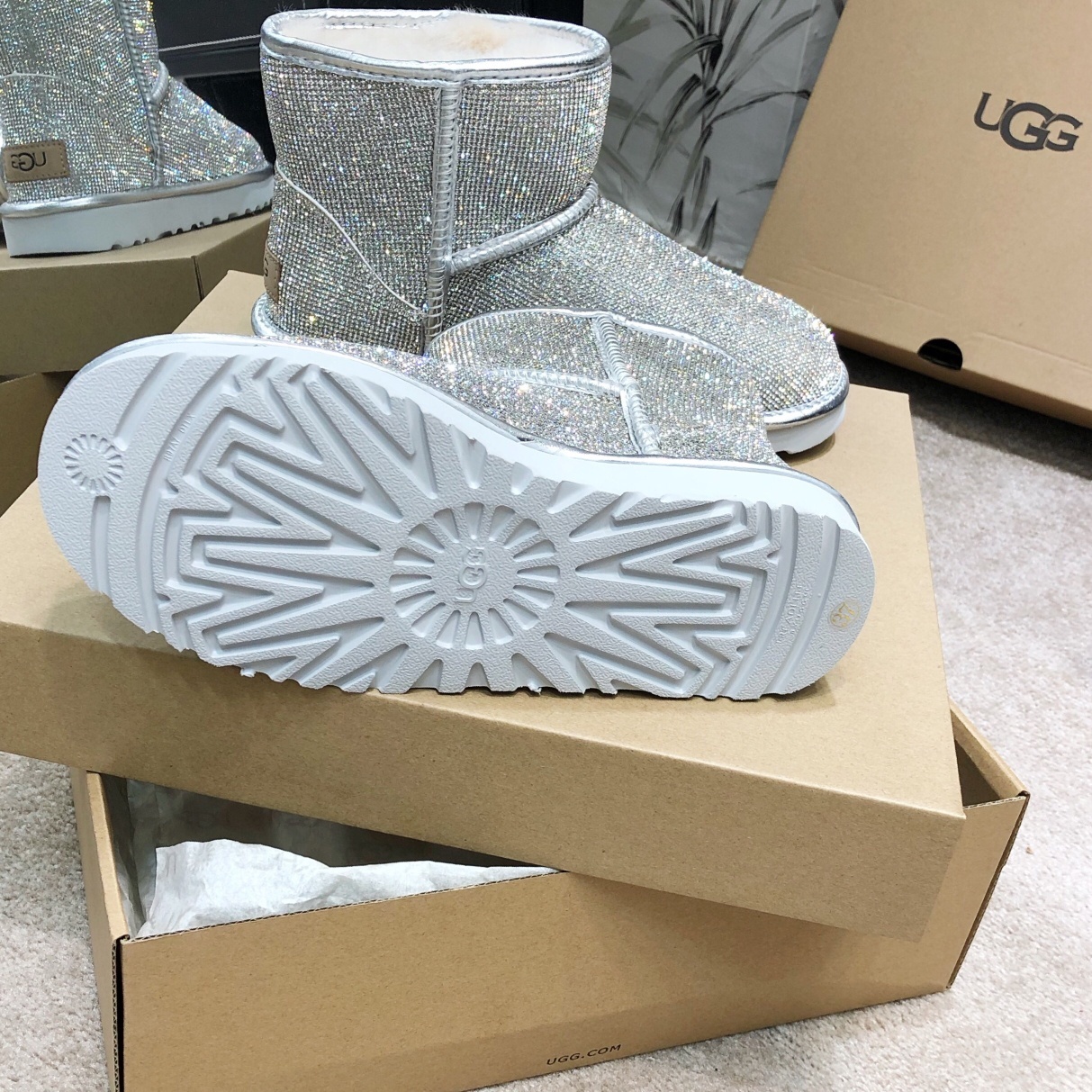 UGG满钻系列全新工艺低筒代购级施华