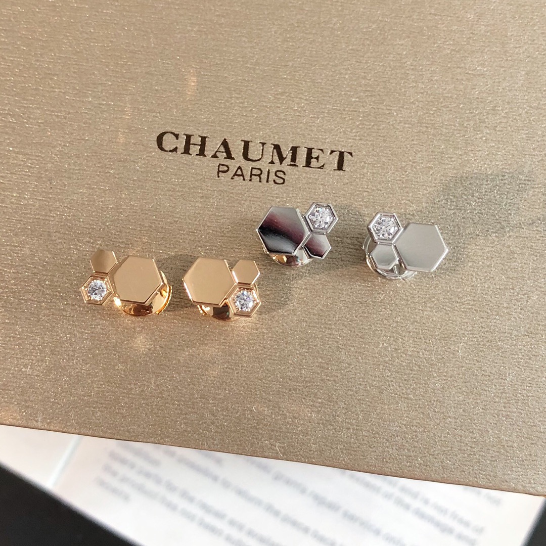 NO:619390,Chaumet Paris earrings, Liu Yifei's same honeycomb earrings, bee my love series, small and exquisite jewelry models, we have developed a lot of this brand, the models are more classic, earrings and necklaces will definitely not be missed. The necklace was developed for 2 months, you can see how difficult it is, it looks very simple but the craftsmanship requirements are very high (flying saucer earplugs), Chaumet, earrings, necklace19860909尚*美巴黎耳钉,刘亦菲同款蜂巢耳环,bee my love系列,小巧又精致的珠宝款,这个牌子我们也开发了很多了,出的款都比较经典,耳钉和项链肯定不会错过项链开发了2个月,可见有多难,看着好像很简单但是工艺要求很高（飞碟耳塞）,尚美,earrings,necklace,Jewelry