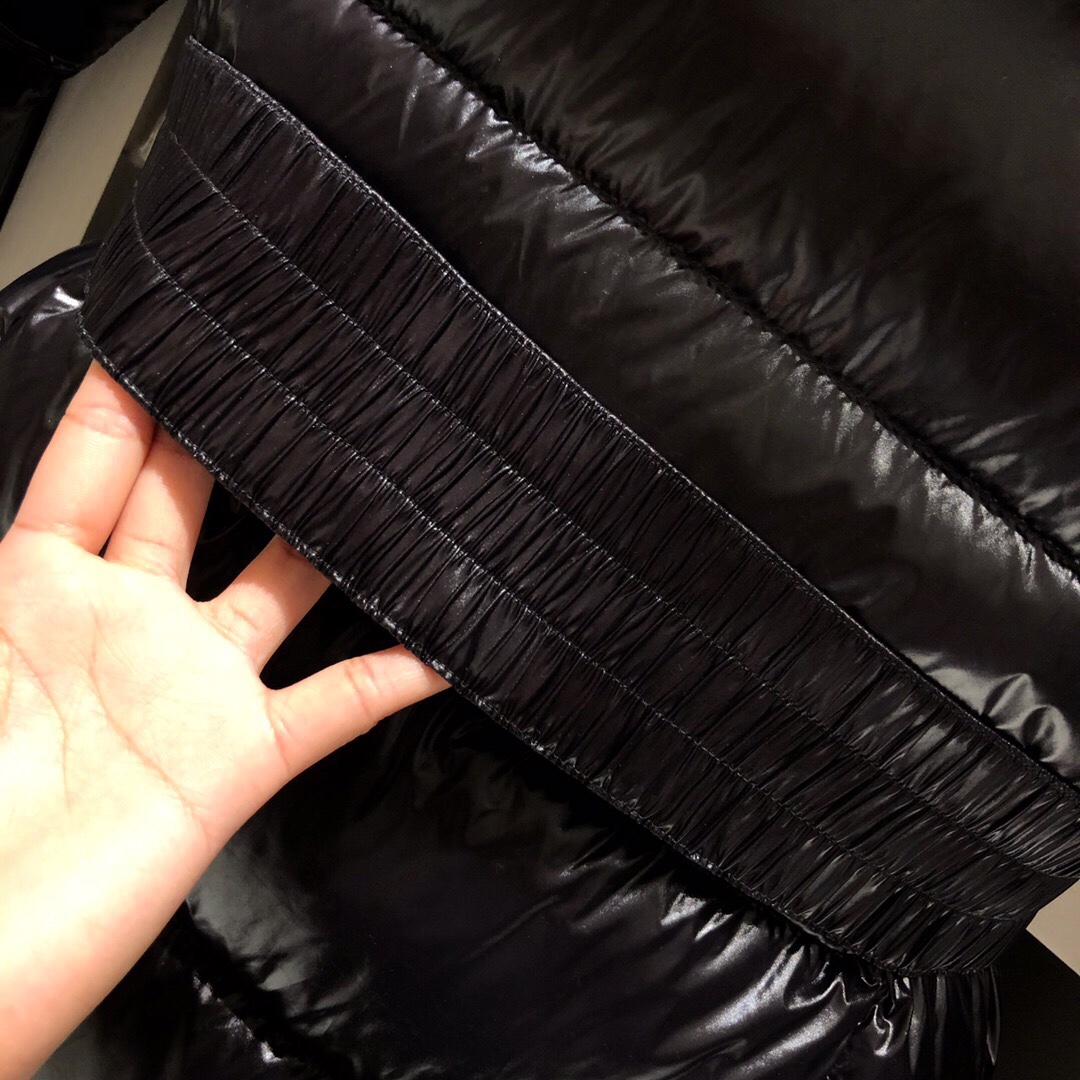 P670 🔥女款🔥
M家最新款 女超长款
狐狸毛领
Size 1-4码 S-XL