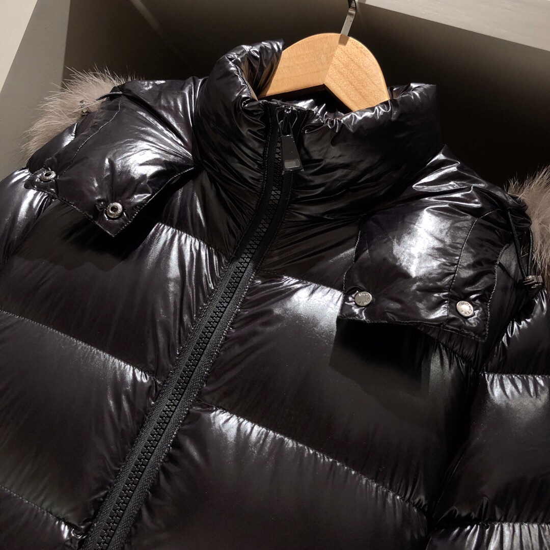 P670 🔥女款🔥
M家最新款 女超长款
狐狸毛领
Size 1-4码 S-XL