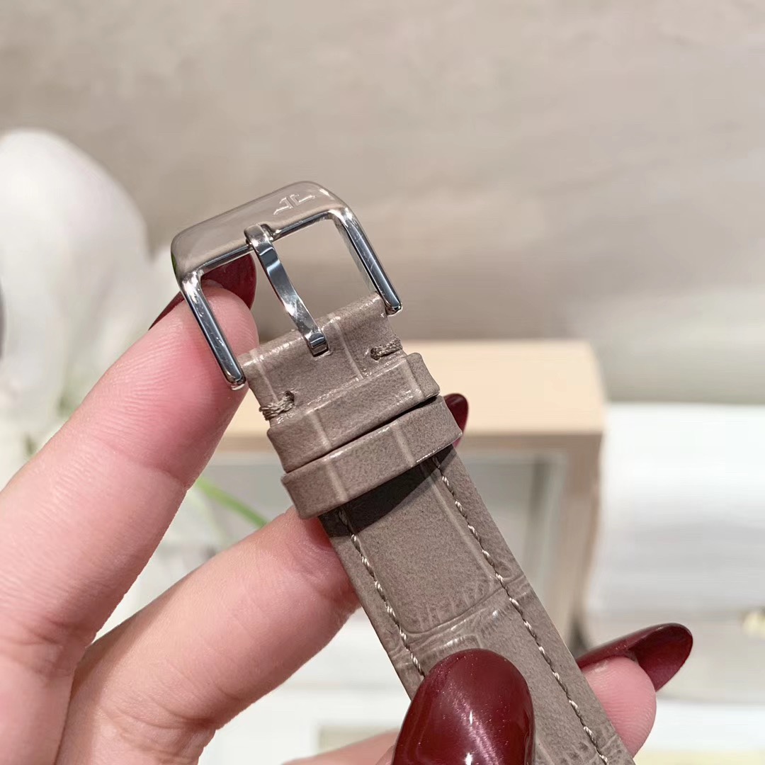 Cartier 积家DAZZLING RENDEZ- VOUS MOON约会系列月相珠宝腕表