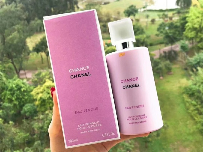 Chanel Chance Eau Tendre Body Lotion - Moisturizing and Fragrant, 200ml 1 Chanel Chance Eau Tendre Body Lotion - Moisturizing and Fragrant, 200ml
