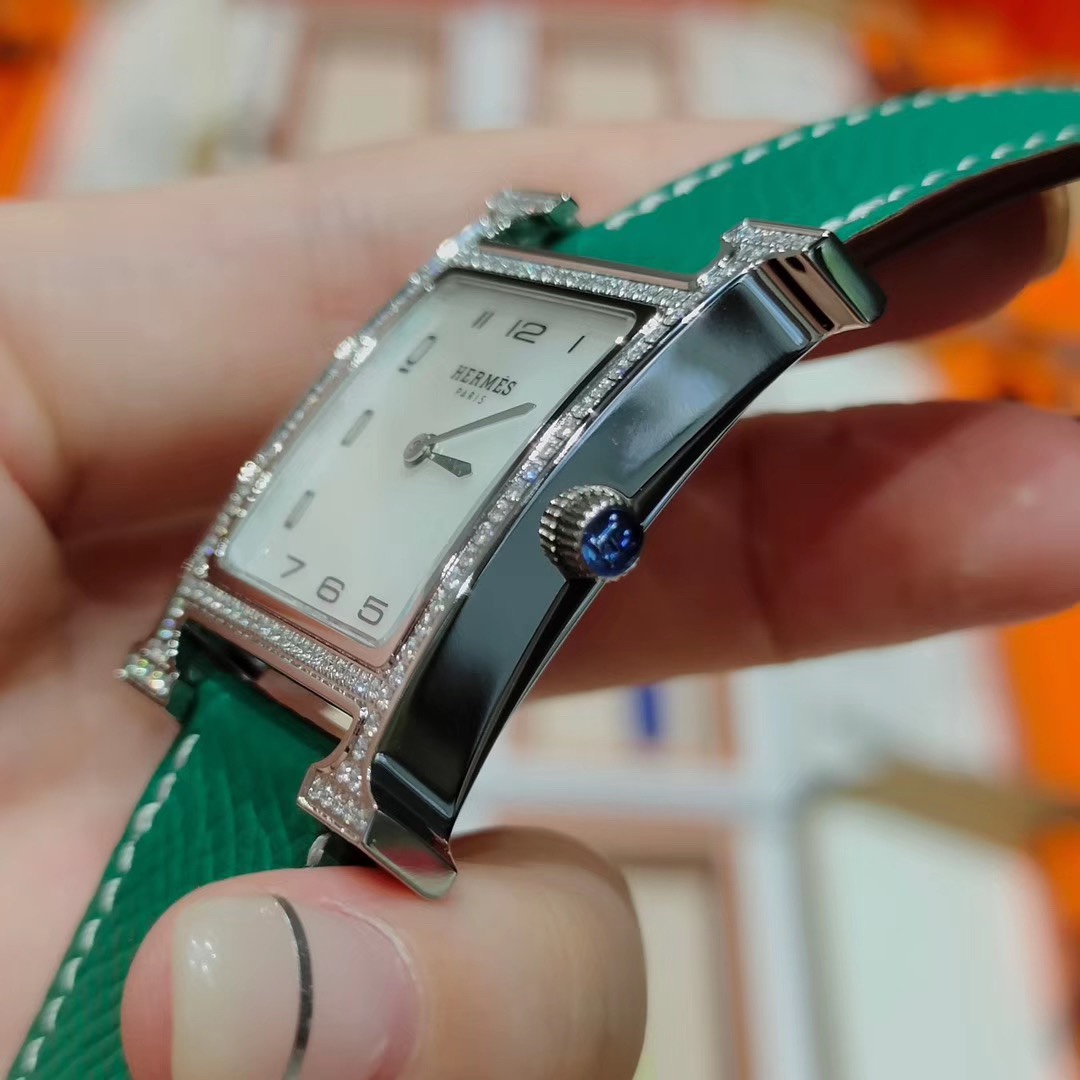 Lacoste 26*26mm尺寸“羽毛”镶钻不锈钢腕表