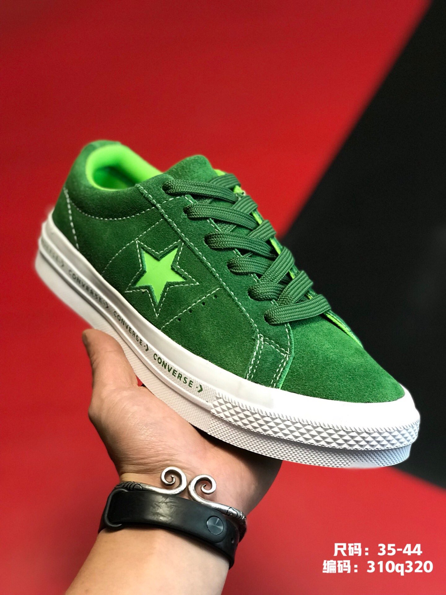 💰120
尺码：35-44
品牌：匡威 Converse 
简介：Converse One Star 吊打通货版本 磨砂麂皮 硫化工艺 "日系一星"系列板鞋 
编码：310q320