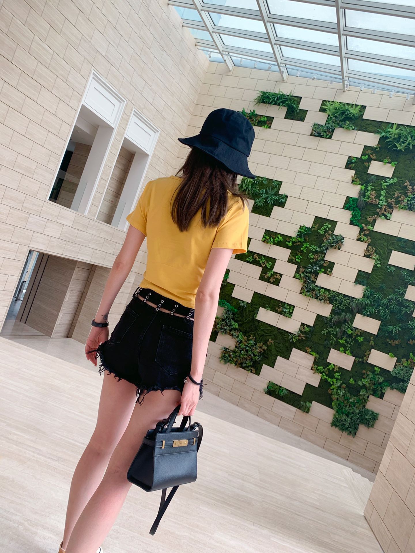 Ysl 𝑴𝑨𝑵𝑯𝑨𝑻𝑻𝑨𝑵 𝑵𝑨𝑵𝑶曼哈顿手提包 十字纹黑色金扣593741