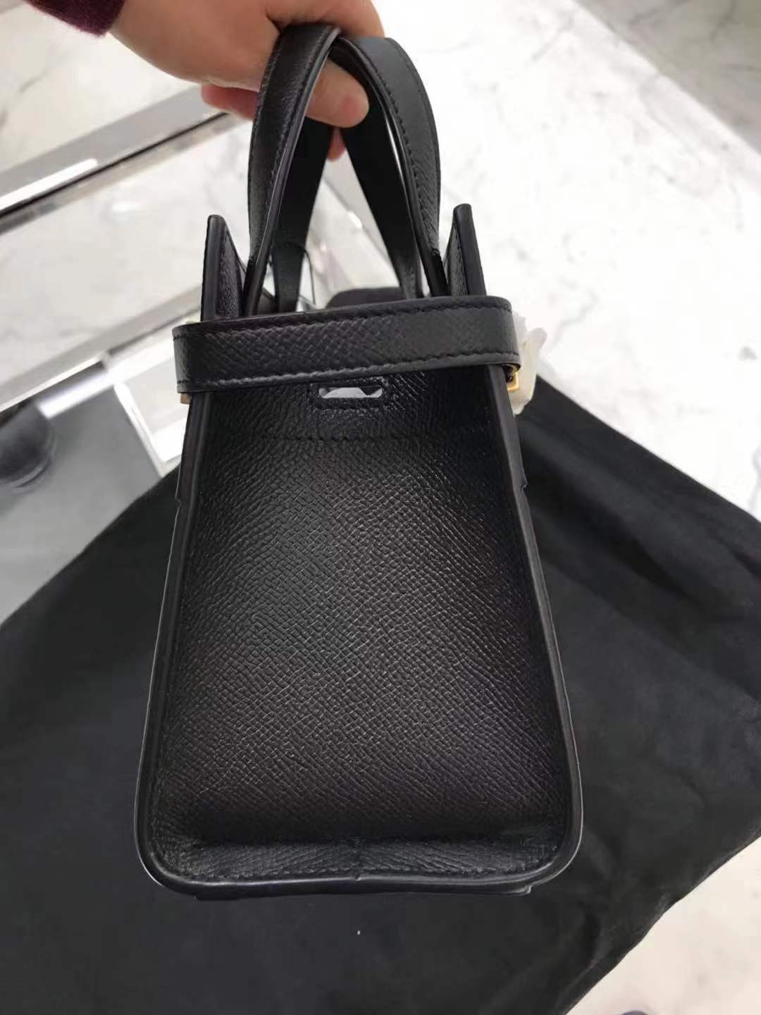 Ysl 𝑴𝑨𝑵𝑯𝑨𝑻𝑻𝑨𝑵 𝑵𝑨𝑵𝑶曼哈顿手提包 十字纹黑色金扣593741