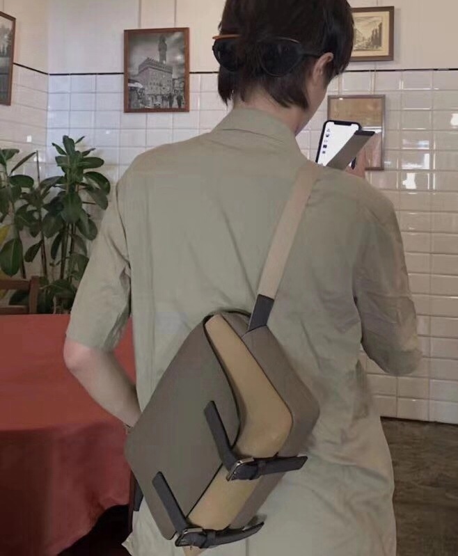 LOEWE罗意威 Military Messenger最新版信使包 0339绿色