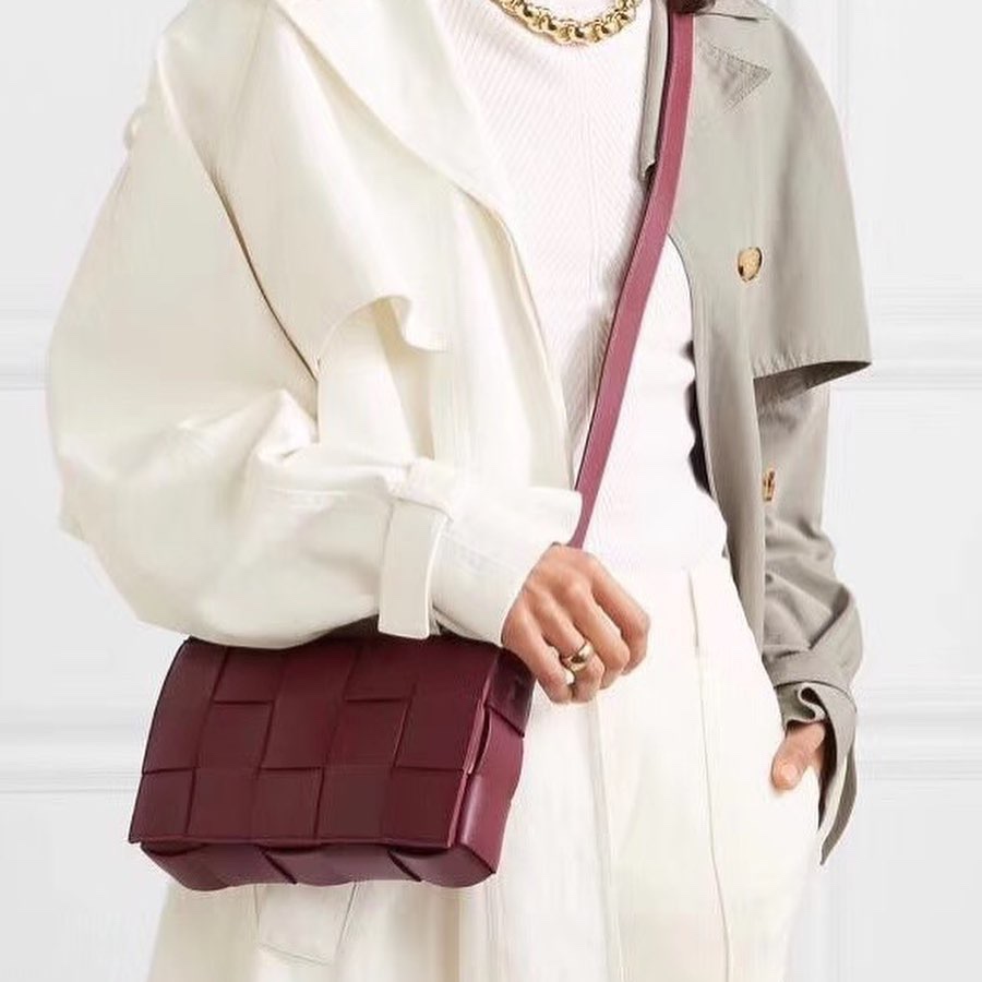 Bottega Veneta CASSETTE 23CM 编织皮革方盒斜挎包 578004波尔多酒红