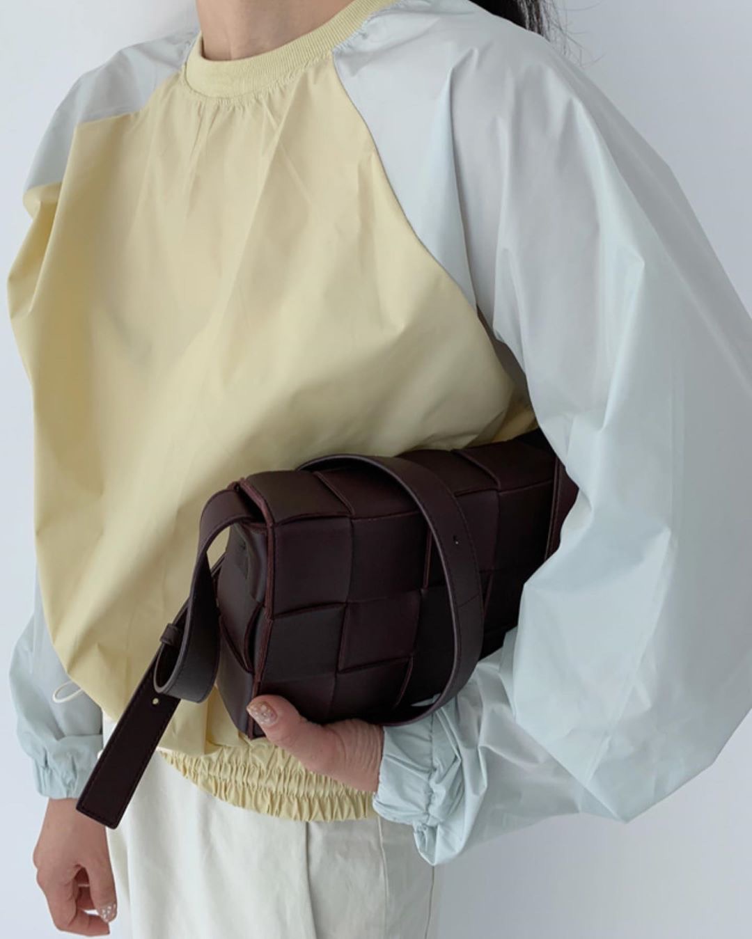 Bottega Veneta CASSETTE 23CM 编织皮革方盒斜挎包 578004波尔多酒红