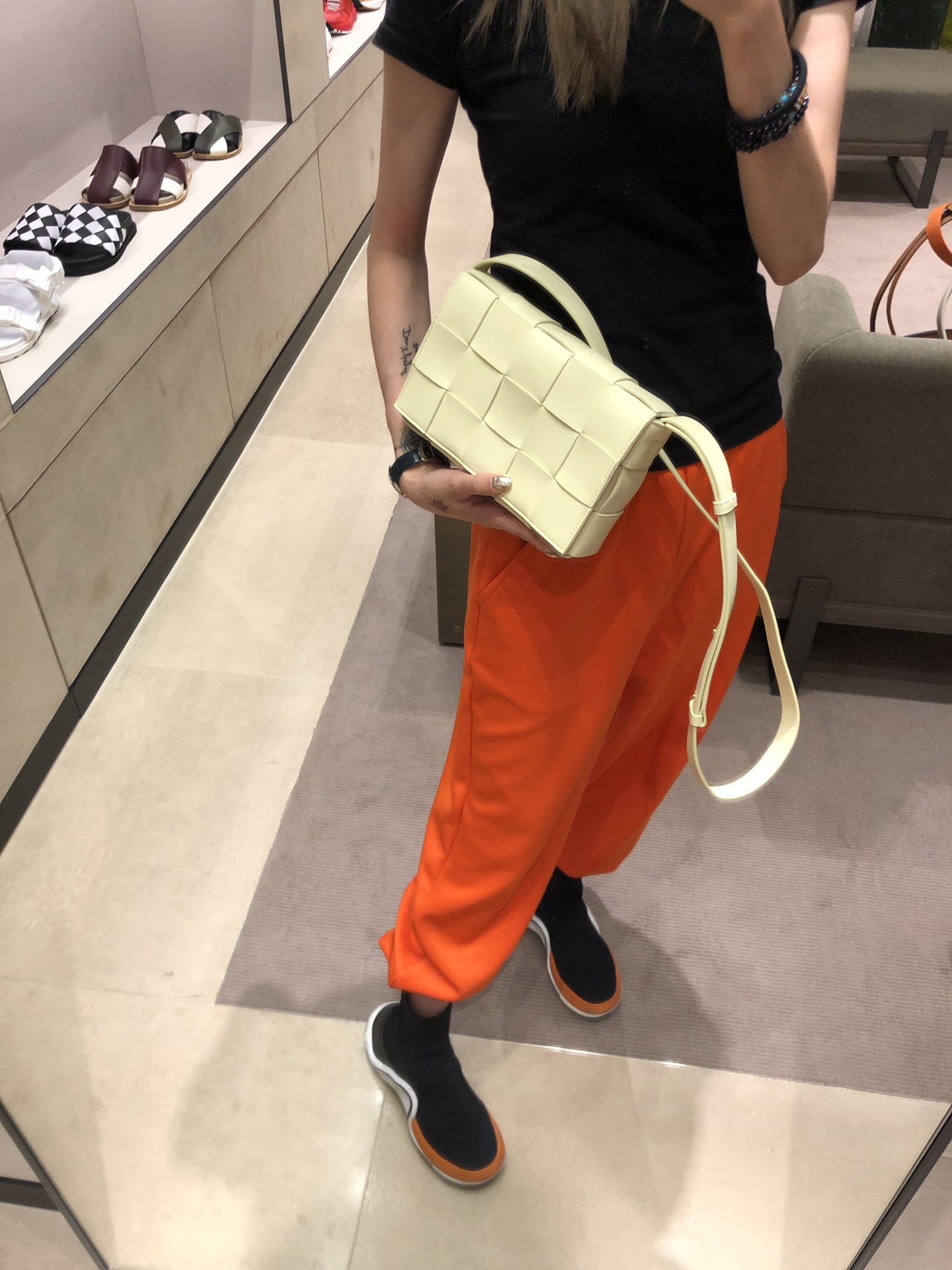 Bottega Veneta CASSETTE 23CM 编织皮革方盒斜挎包 578004香草冰激凌