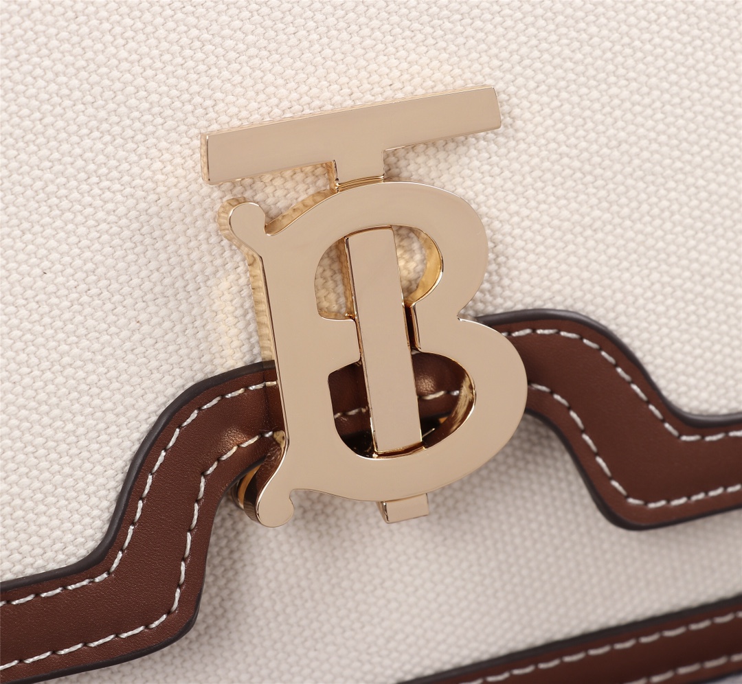 Burberry 型号：2088 Thomas Burberry 灵感专属标识 可拆可调式皮革斜背带