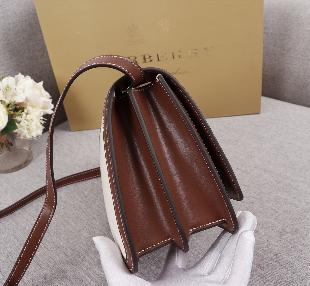Burberry 型号：2088 Thomas Burberry 灵感专属标识 可拆可调式皮革斜背带